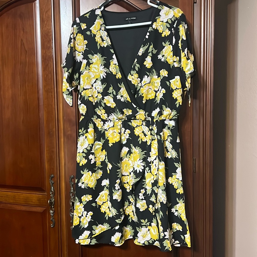 AS YOU WISH black and yellow flowy dress Size XL